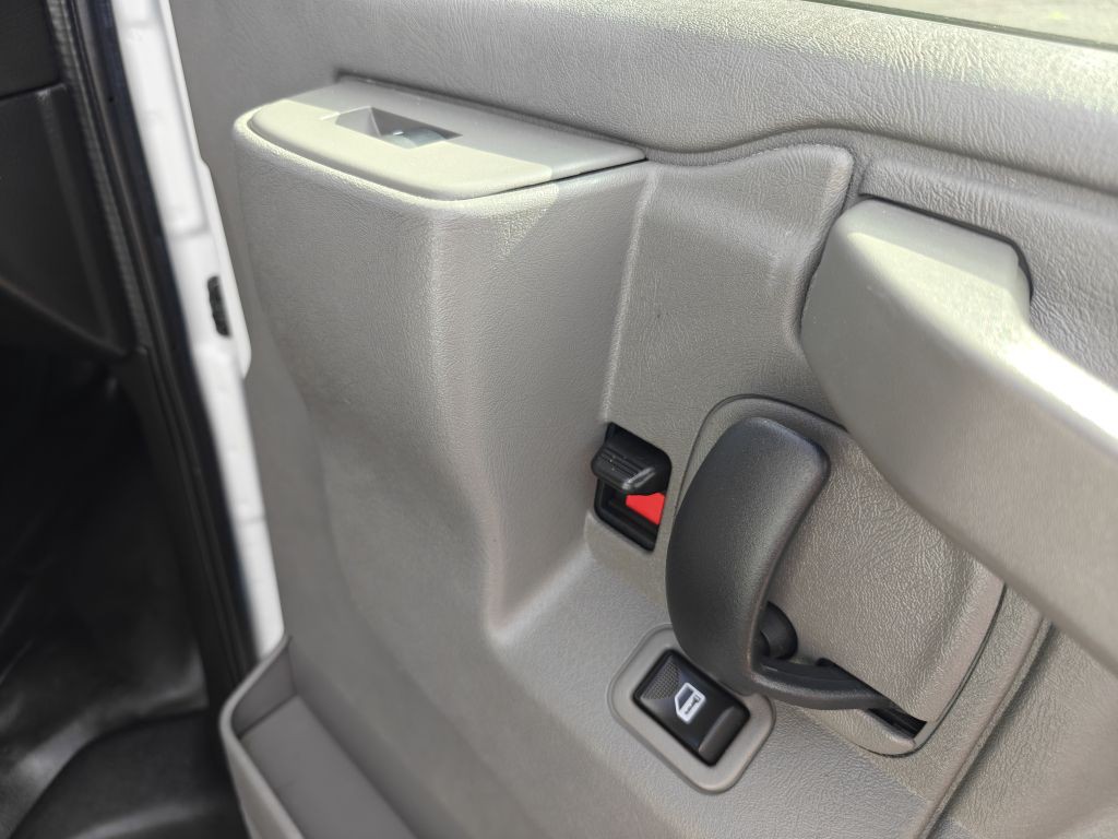 2019 Chevrolet Express Image 27