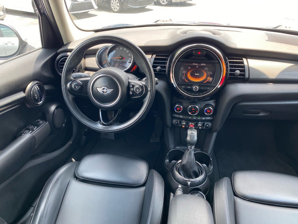 2016 MINI Cooper Image 15