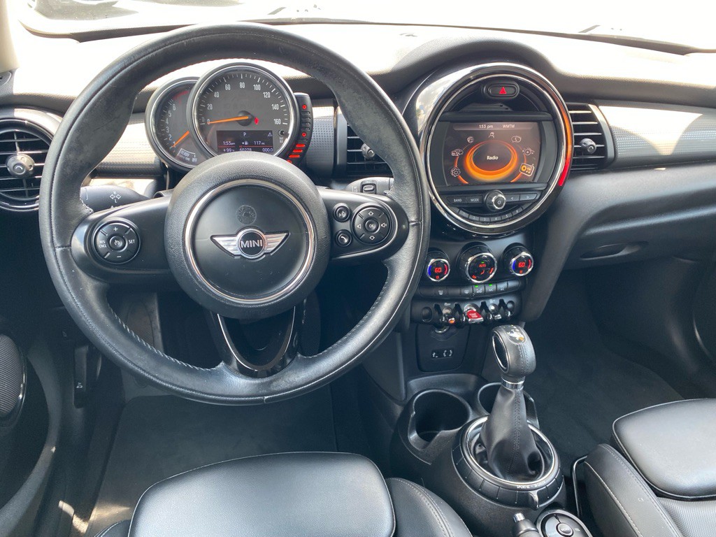 2016 MINI Cooper Image 19