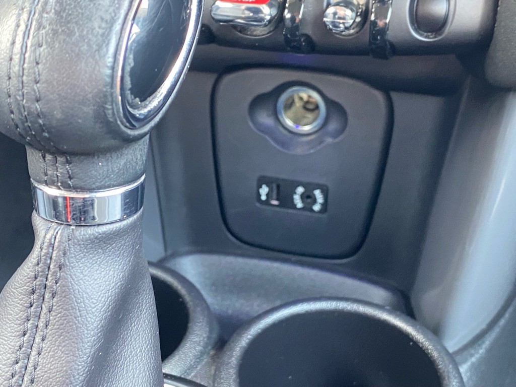 2016 MINI Cooper Image 24