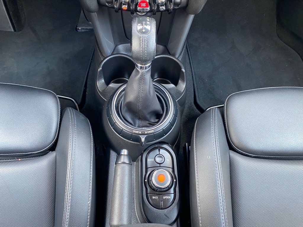 2016 MINI Cooper Image 26