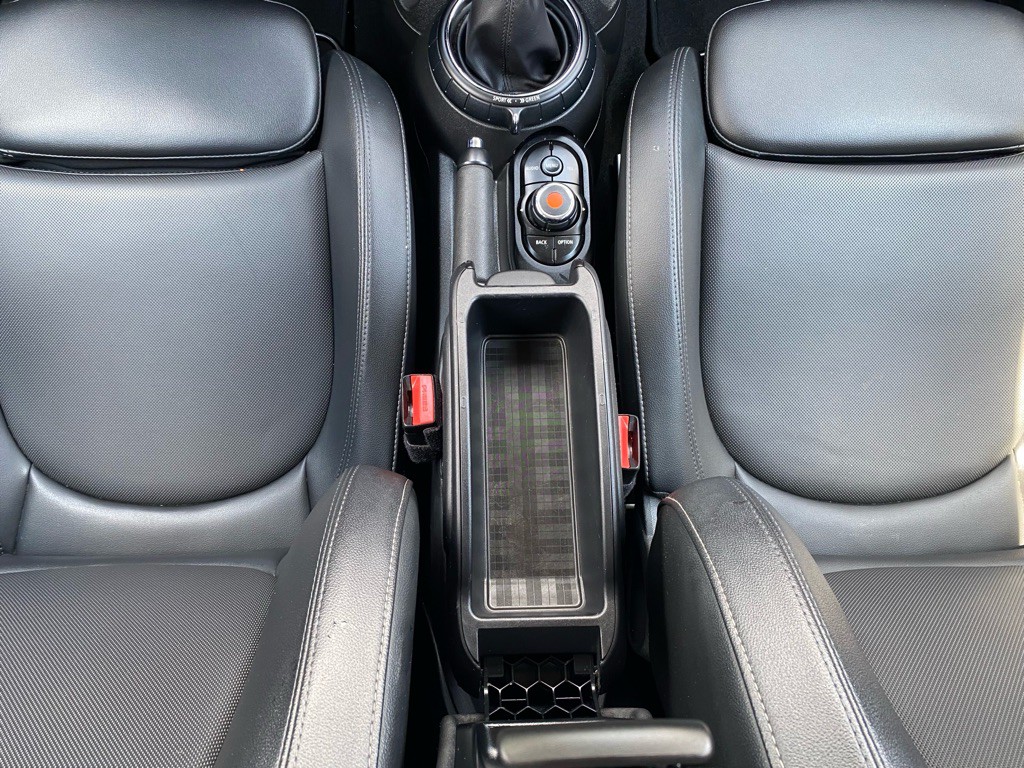 2016 MINI Cooper Image 27