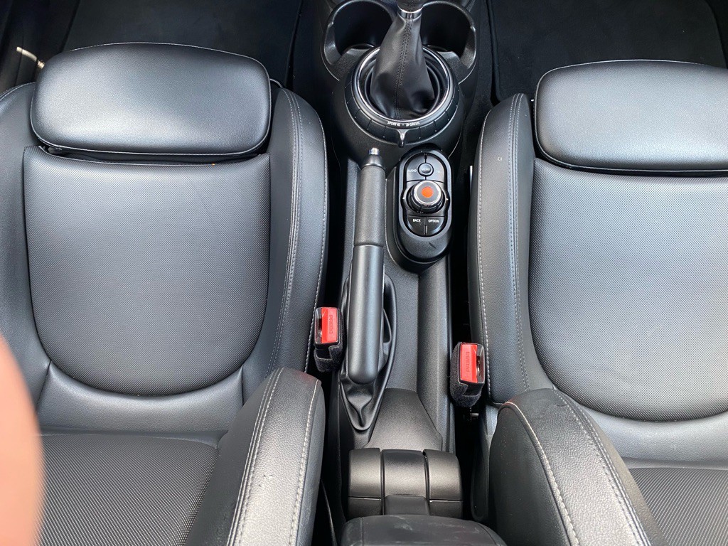 2016 MINI Cooper Image 28
