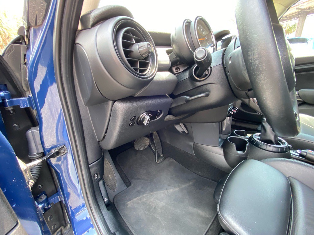 2016 MINI Cooper Image 34