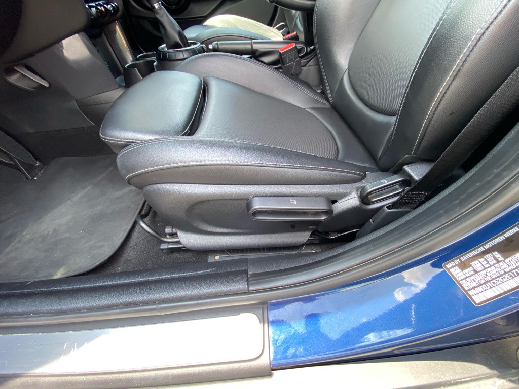 2016 MINI Cooper Image 35