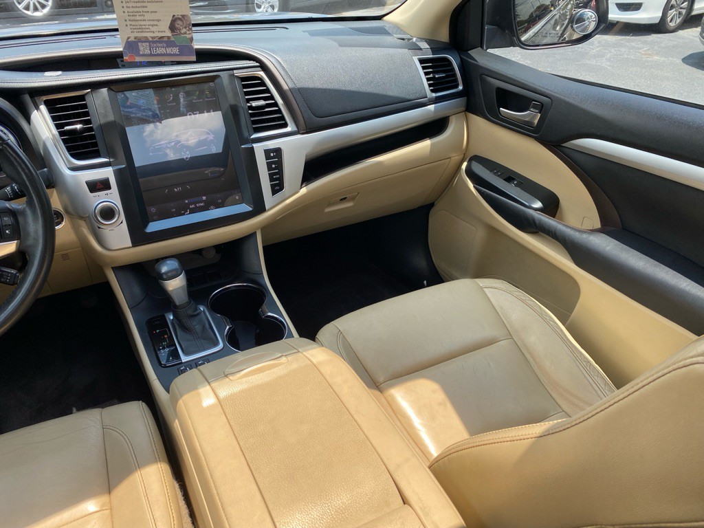 2015 Toyota Highlander Image 17