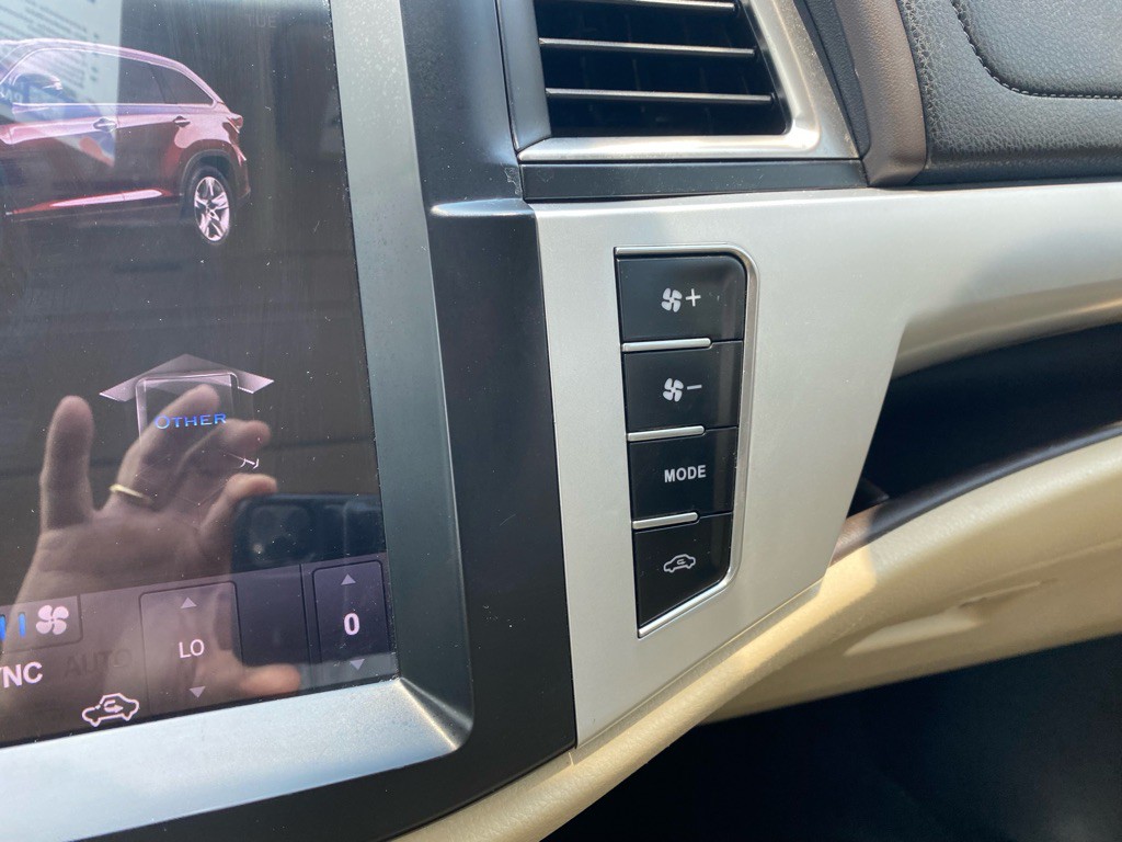 2015 Toyota Highlander Image 25