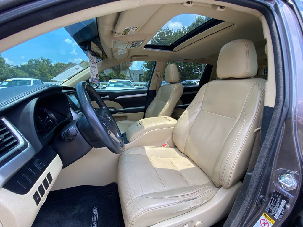 2015 Toyota Highlander Image 30