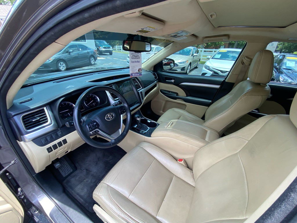 2015 Toyota Highlander Image 31