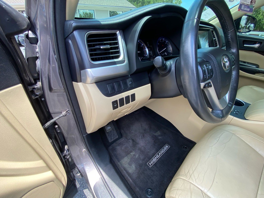2015 Toyota Highlander Image 32
