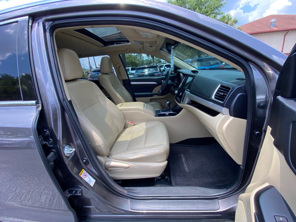 2015 Toyota Highlander Image 34