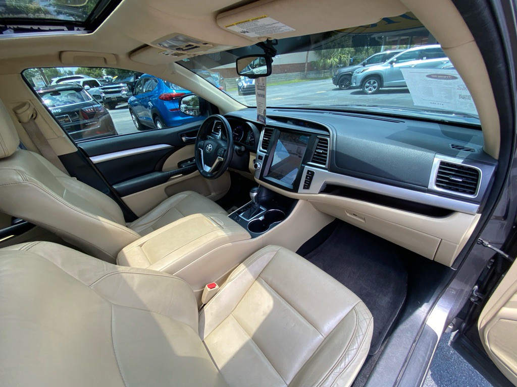 2015 Toyota Highlander Image 36