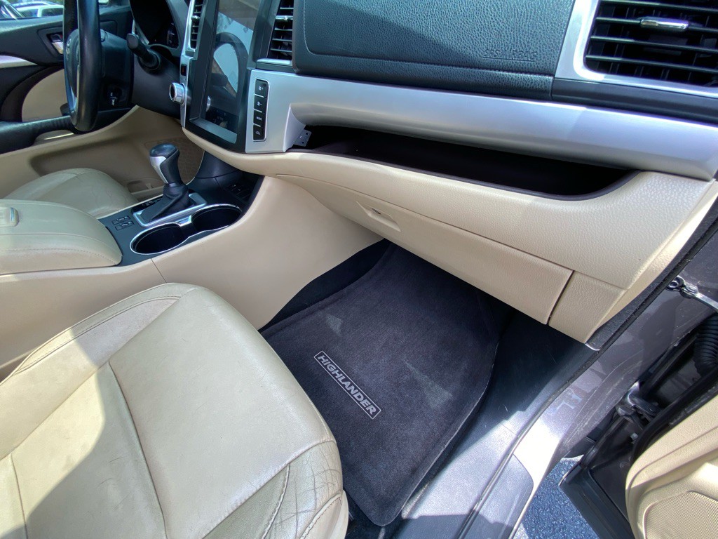 2015 Toyota Highlander Image 37