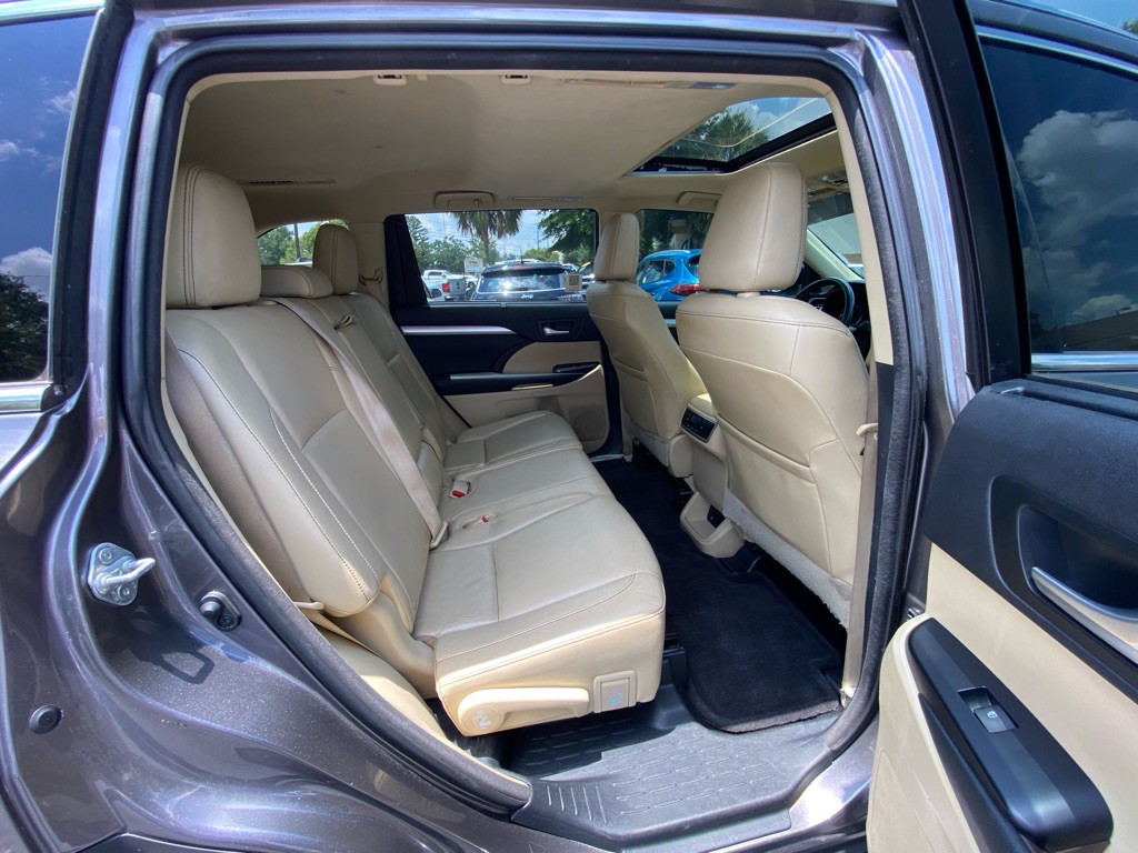 2015 Toyota Highlander Image 39