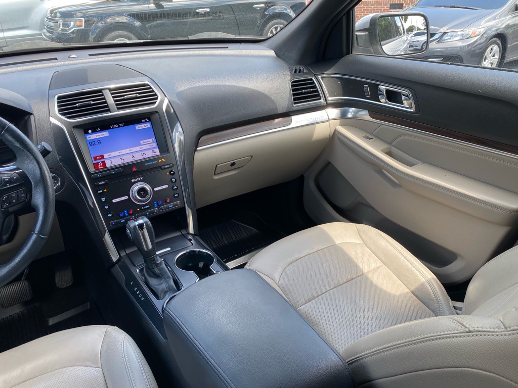 2019 Ford Explorer Image 16