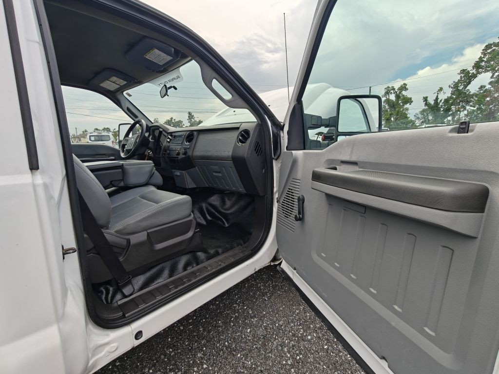 2011 Ford F-250 Image 25