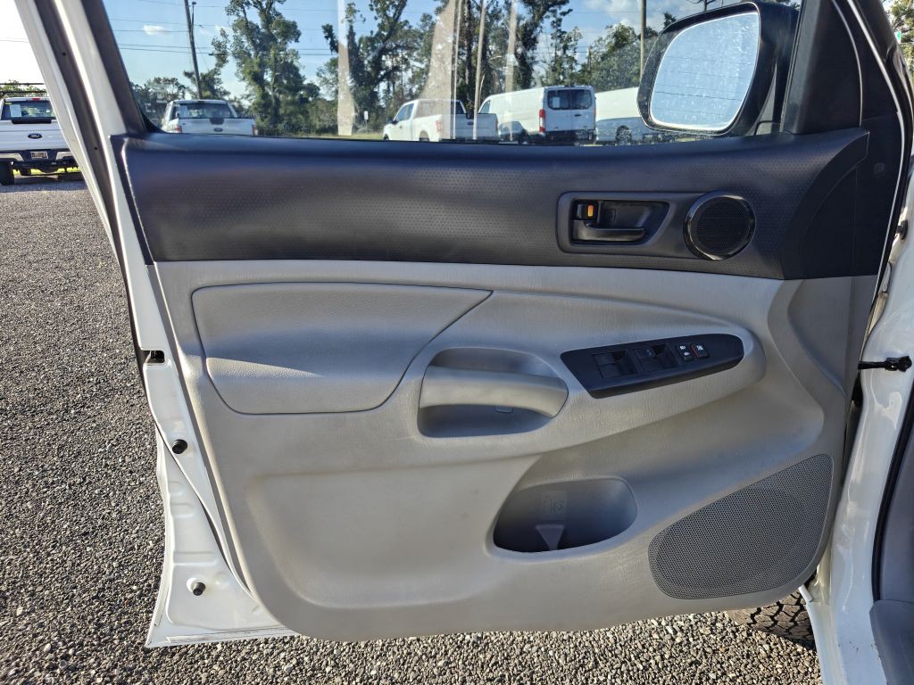 2013 Toyota Tacoma Image 17