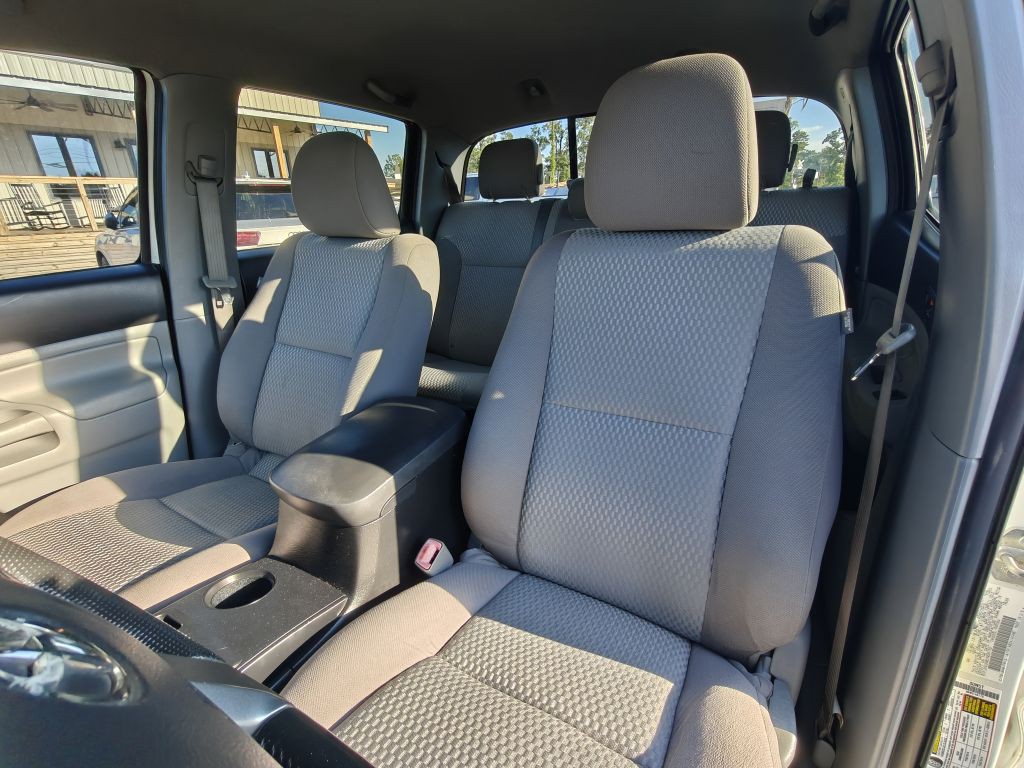 2013 Toyota Tacoma Image 24