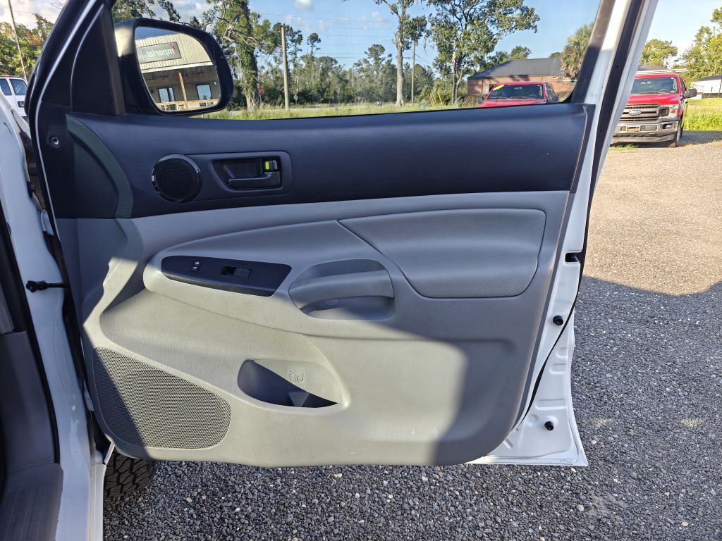 2013 Toyota Tacoma Image 30