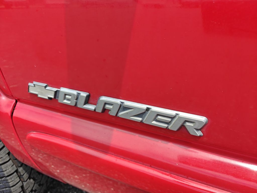 2004 Chevrolet Blazer Image 12