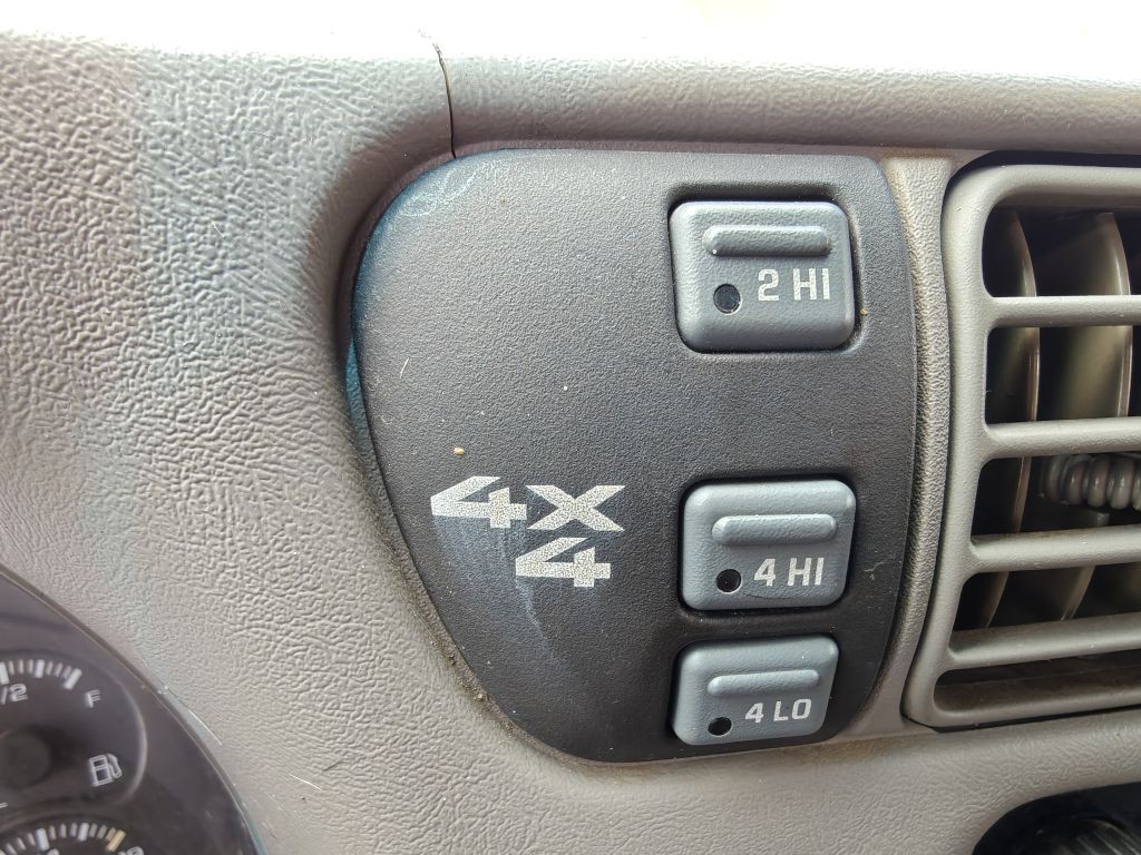 2004 Chevrolet Blazer Image 15