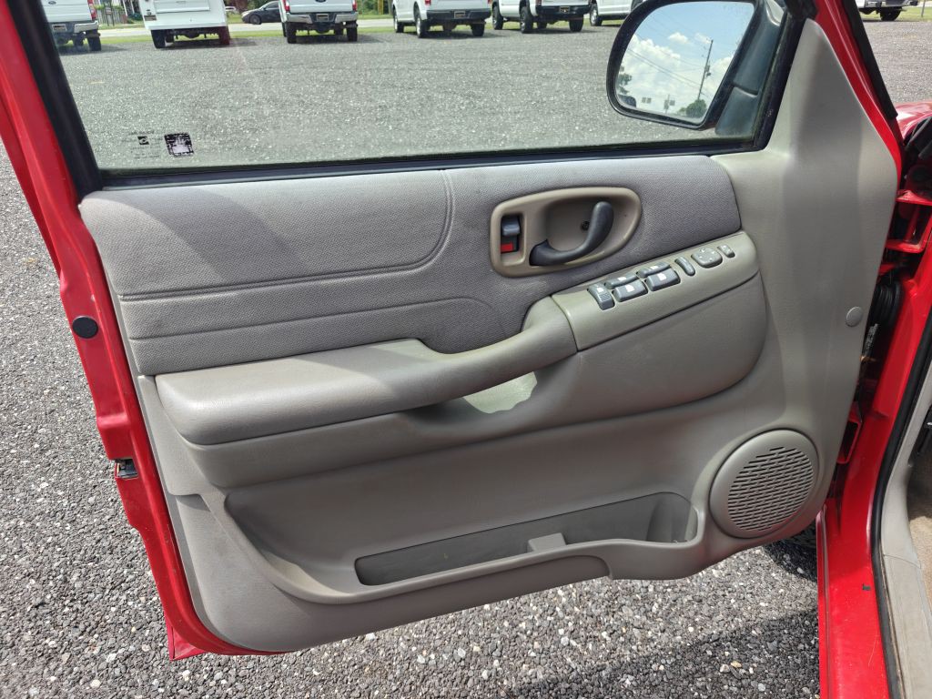 2004 Chevrolet Blazer Image 16