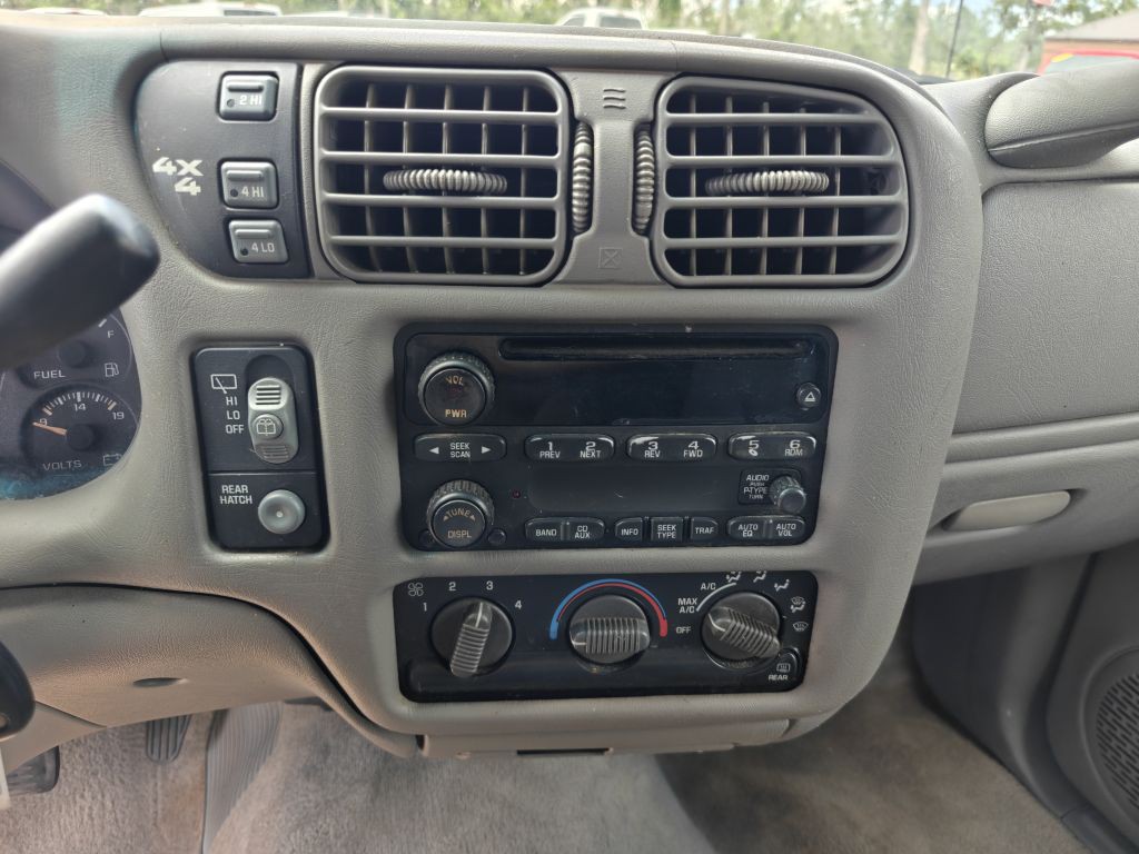 2004 Chevrolet Blazer Image 20