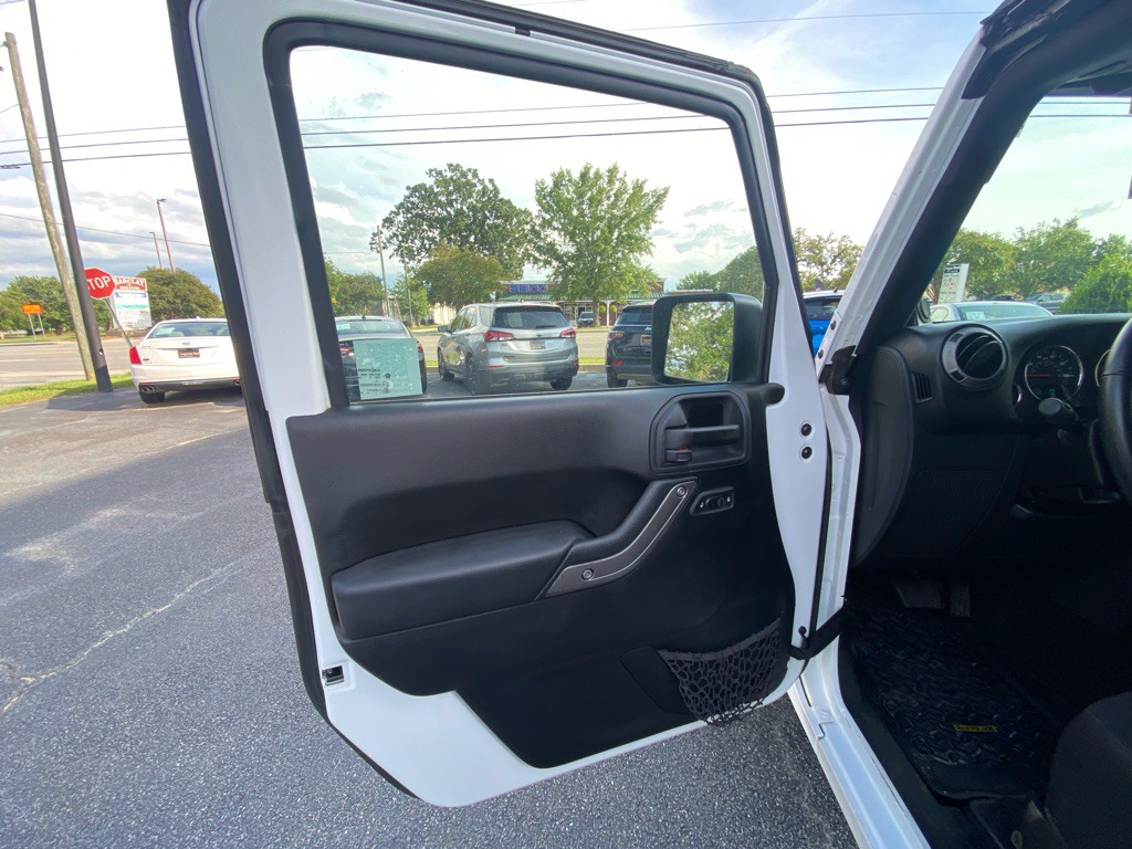 2014 Jeep Wrangler Image 19