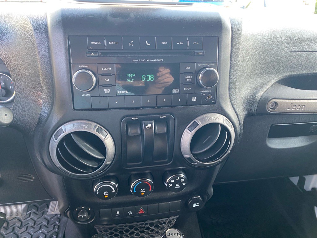 2014 Jeep Wrangler Image 22