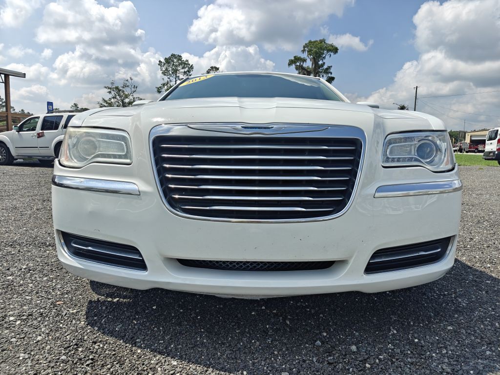 2013 Chrysler 300 Image 2