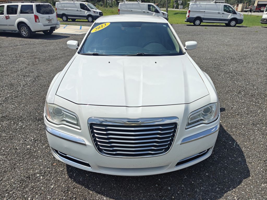 2013 Chrysler 300 Image 3