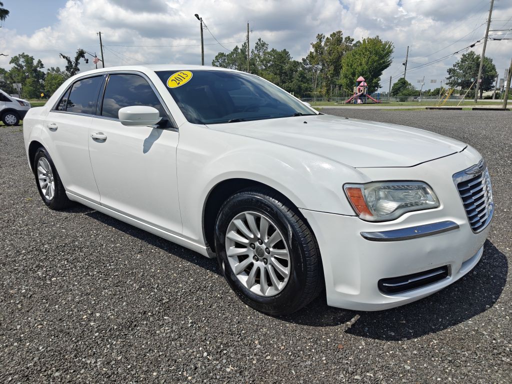 2013 Chrysler 300 Image 4