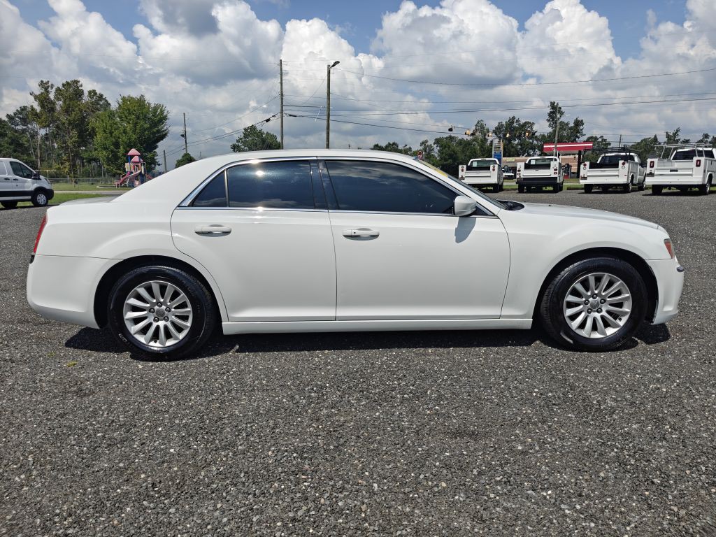 2013 Chrysler 300 Image 5