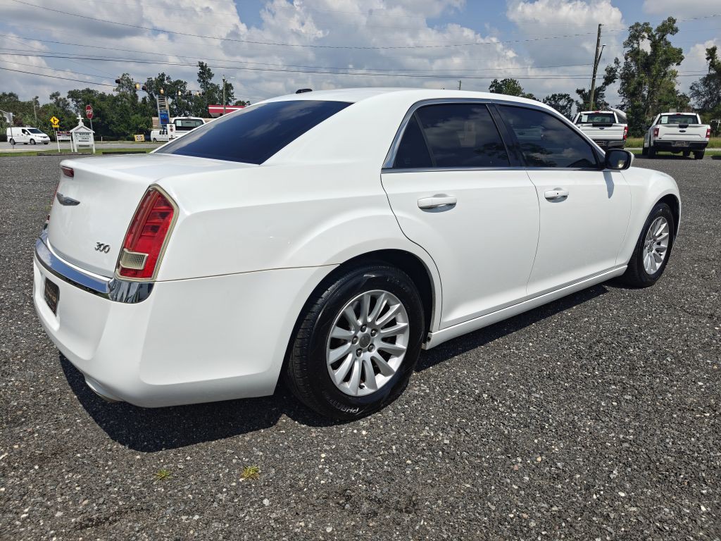 2013 Chrysler 300 Image 6