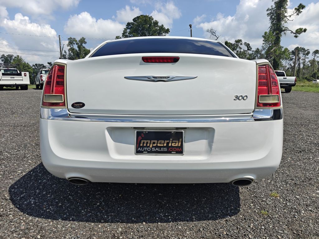 2013 Chrysler 300 Image 7