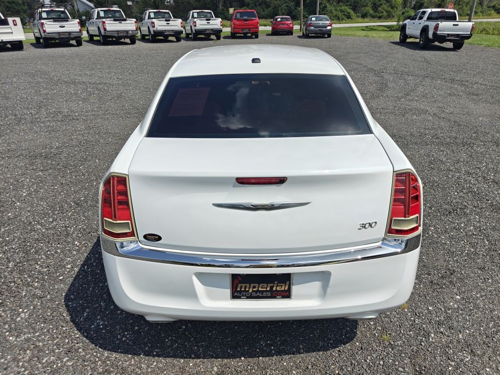 2013 Chrysler 300 Image 8