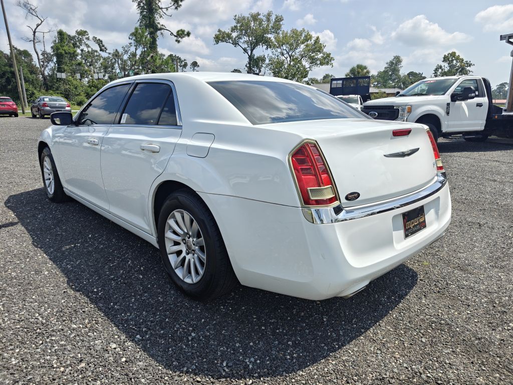 2013 Chrysler 300 Image 9