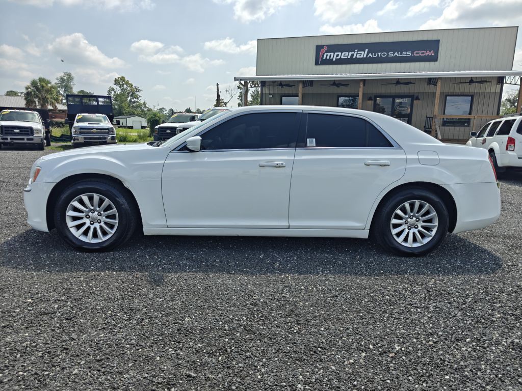 2013 Chrysler 300 Image 10