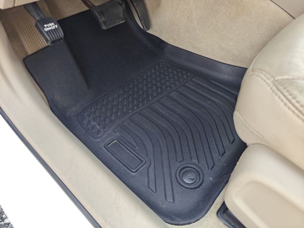 2013 Chrysler 300 Image 16