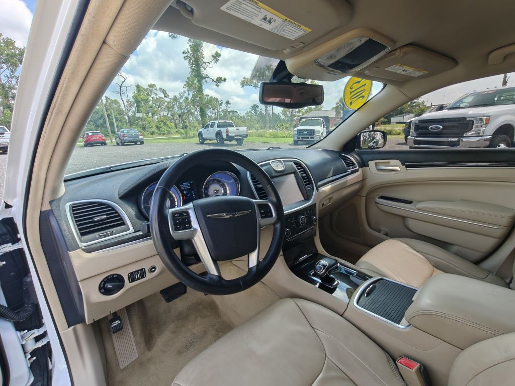 2013 Chrysler 300 Image 18