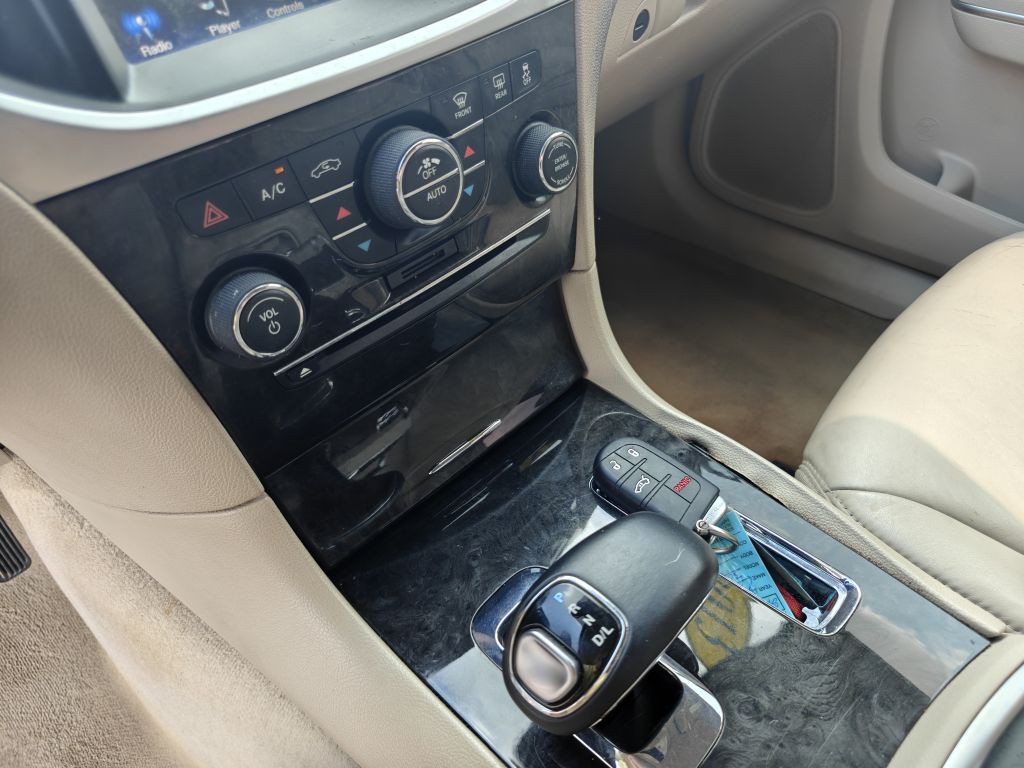 2013 Chrysler 300 Image 20