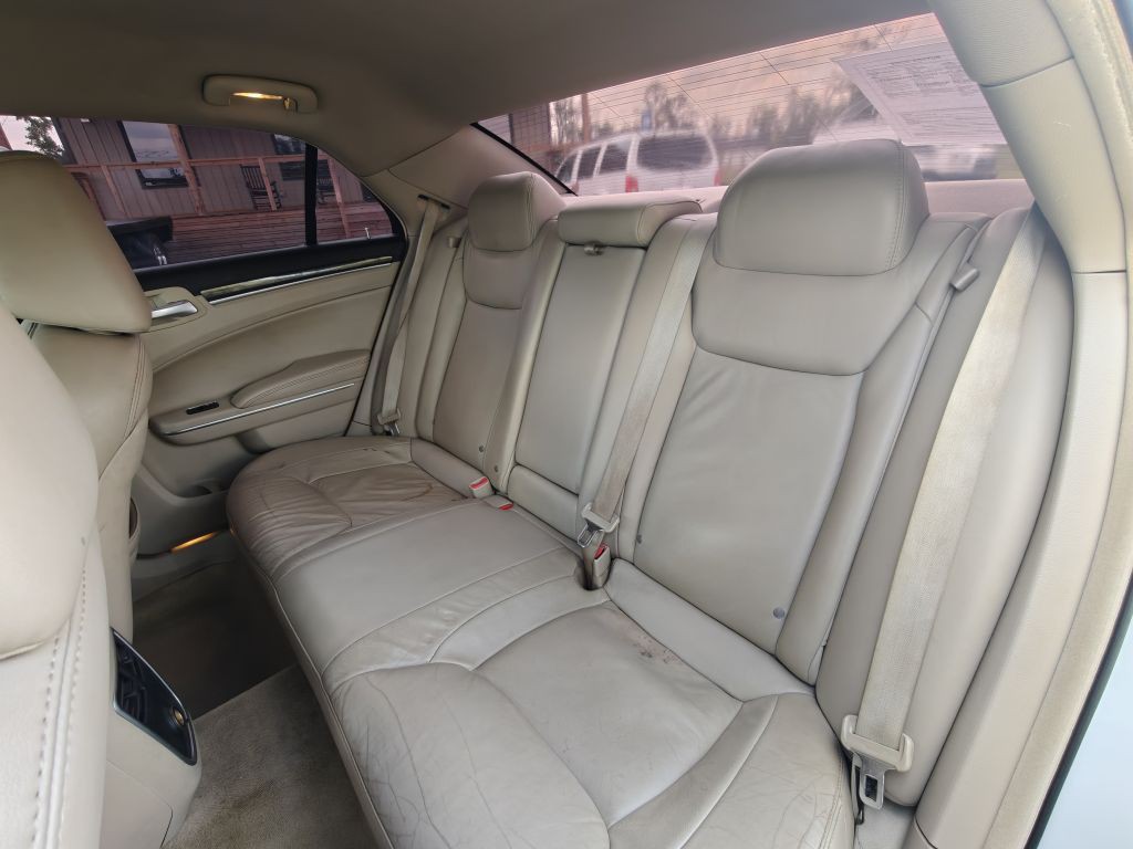 2013 Chrysler 300 Image 26