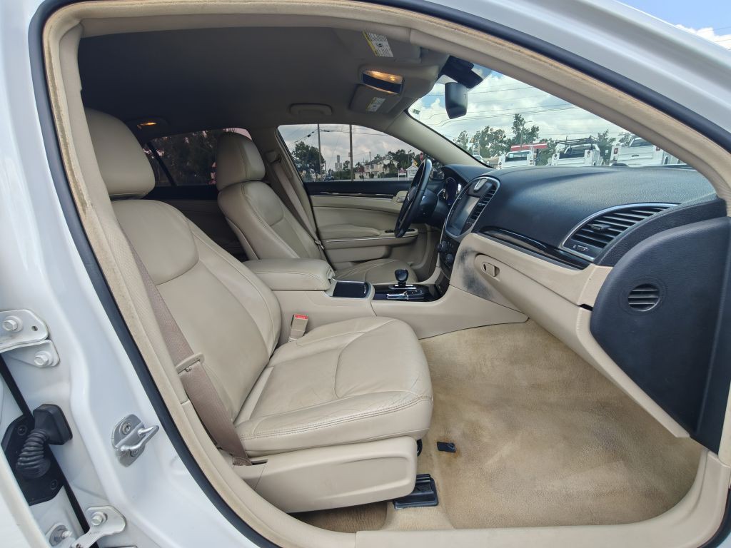 2013 Chrysler 300 Image 29
