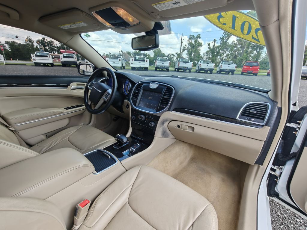 2013 Chrysler 300 Image 31