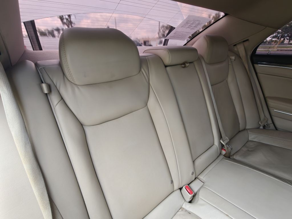 2013 Chrysler 300 Image 35