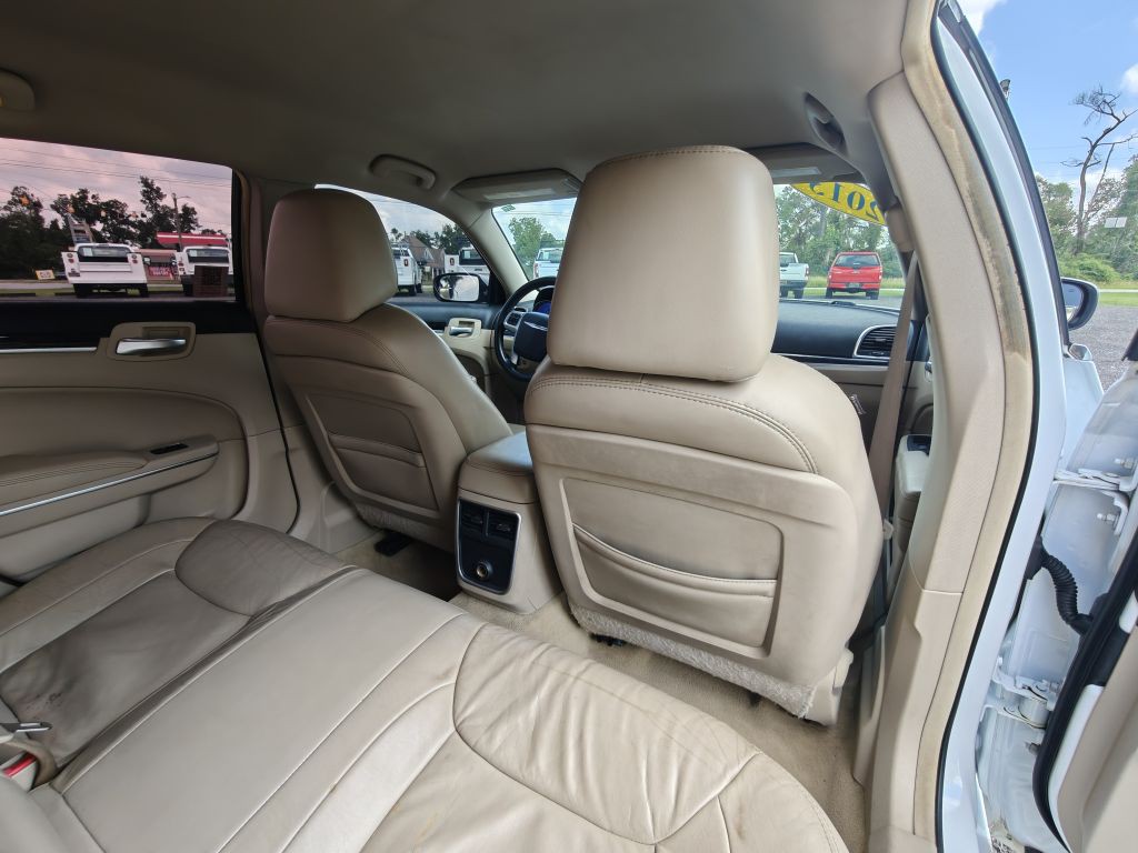2013 Chrysler 300 Image 36
