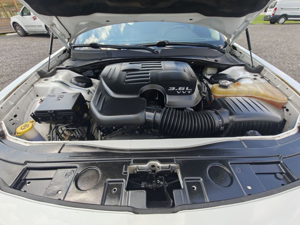 2013 Chrysler 300 Image 40