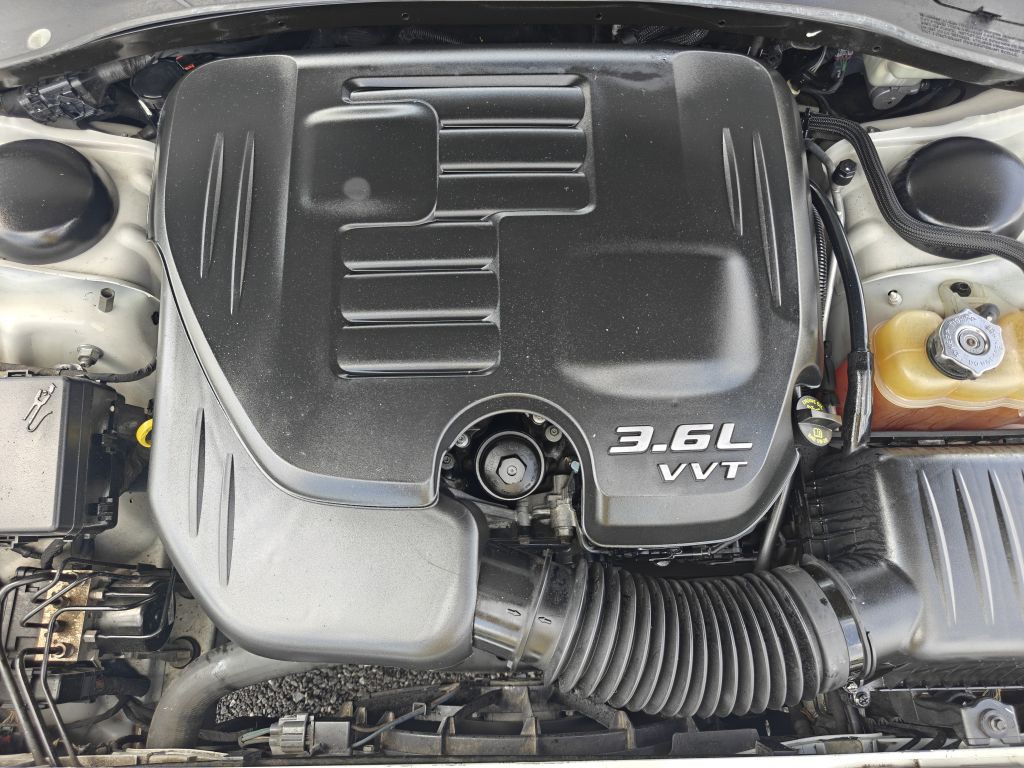 2013 Chrysler 300 Image 42