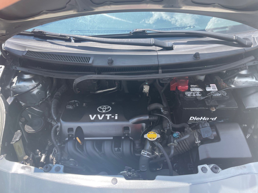 2011 Toyota Yaris Image 8