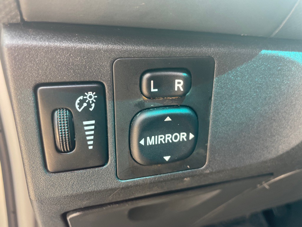 2011 Toyota Yaris Image 13